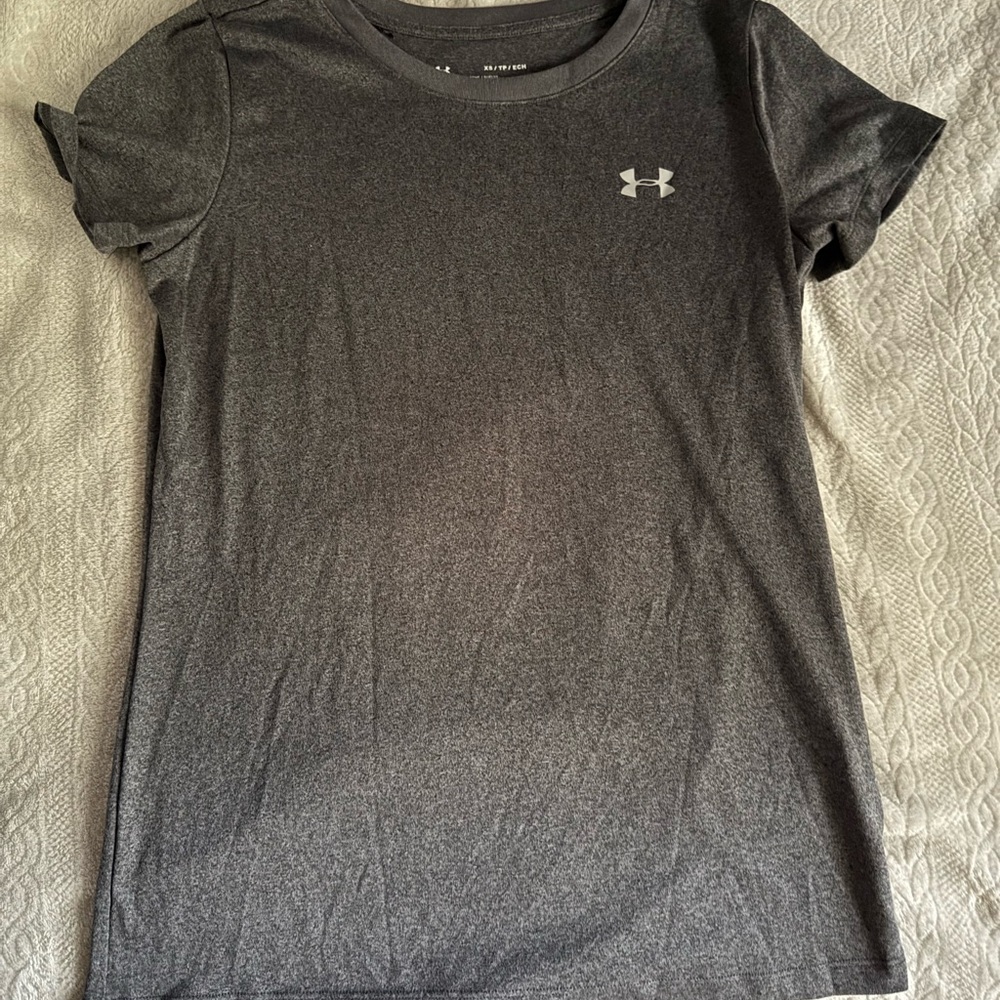 Under Armour Women's Gray T-Shirt